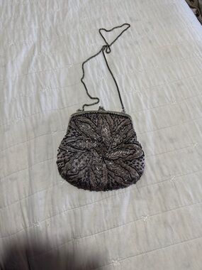 Le regale vintage embellished Gray Beaded Evening Wristlet .look photos .